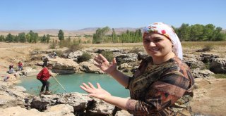 Uyuz Olan Bu Göle Koşuyor