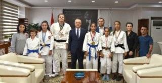 Şampiyon Judocular Sevincini Başkan Kayda İle Paylaştı
