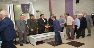 Bozüyükte İlçe Protokolü Vatandaşlarla Bayramlaştı