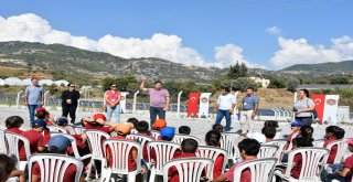 Öğrenciler Güneş Enerjisi Santralini Gezdi