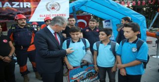 Elazığda İtfaiyeciler Araç Ve Teçhizatları Tanıttı