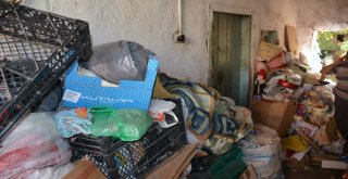 Belediye Ekipleri Çöp Evi Temizledi