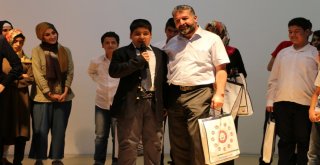 Kuran-I Kerimi Hatmeden Görme Engellerin Programında Duygusal Anlar