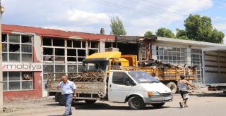 Yangın Sonrası Temizlik Çalışmaları Başladı