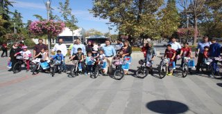 Kırmızı Düdük Kampanyasında En Fazla Beğeni Alan Çocuklar Bisikletlerine Kavuştu