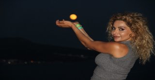 Kanlı Ay İle Aynı Karede Fotoğraf Çekinmek İçin Yarıştılar