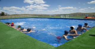 Beypazarında Çocuklara Ücretsiz Yüzme Eğitimi