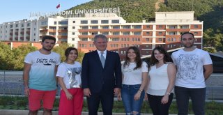 İzmir Ekonomiye Bin 736 Yeni Öğrenci