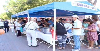 Kuşadası Belediyesinden Üç Noktada Aşure İkramı