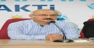 Lütfi Elvan Karamanda Partisinin Bayramlaşma Programına Katıldı