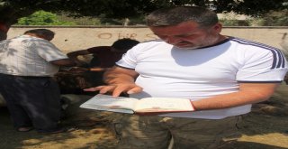 Kurban Satıcısı Her Yerde Alacak Verecek Defterini Arıyor