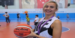 Basketbol Öğrenmek İsteyen Çocuklar Basketbol Kursuna Akın Etti