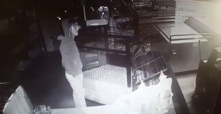 Sadaka Kutusunu Böyle Çaldı