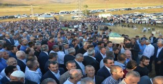 İrandaki Kazada Hayatını Kaybeden Yüksekovalılar Toprağa Verildi