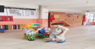 Minik Öğrenciler Okulun İlk Gününde Palyaço İle Karşılandı