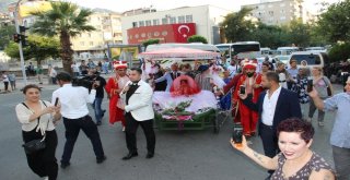 Denizi Olmayan Manisada Gelini Kayıkla Aldı