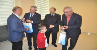 Kuran-I Kerim Öğrenen Miniklere Tablet Hediyesi