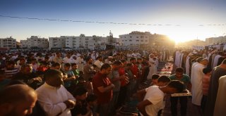 Dünya Müslümanları Bayram Namazında Buluştu