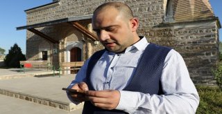 Caminin Tahribata Uğramasının Ardından Bir Mahalle Ayakta