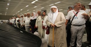 İlk Hac Kafilesi İstanbula Döndü