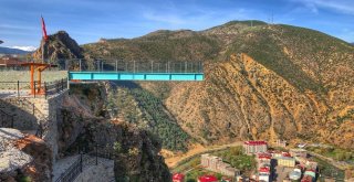 Torul Kalesi Cam Seyir Terasında Bayram Bereketi