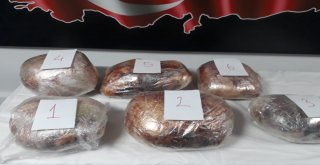 Sahte Askeri Kimlikle Uyuşturucu Kaçakçılığı Yaparken Yakalandı