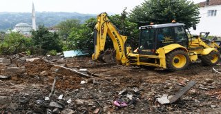 Turan, Evleri Yanan Aileleri Ziyaret Etti