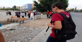 Velilerin Yola Açılan Kapı İsyanı