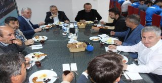 Karabüksporda Futbolcular Aileleriyle Birlik Beraberlik Kahvaltısı Yaptı