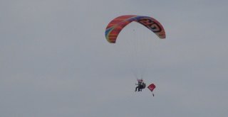 Mardinde 15 Temmuz Şehitlerini Paraşütle Atlayarak Andılar