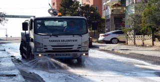 Tarsusta Yollar Deterjanlı Suyla Yıkanıyor