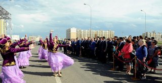 Dünyaca Ünlü Yazar Aytmatovun Adı Kazakistanda Bir Caddeye Verildi