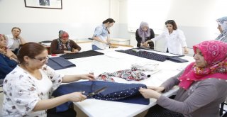 Şehitkamilli Kadınlar Kendi Elbiselerini Kendileri Dikiyor