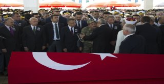 Batman Şehidini Babası Ve Kardeşi Asker Kıyafetiyle Uğurladı