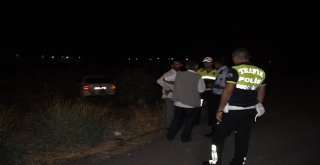 Kaza Sonrası Tarlaya Uçan Otomobilde 1İ Ağır 4 Kişi Yaralandı