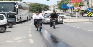 Başkan Aydın 500 Bisikletliyle Trafikte