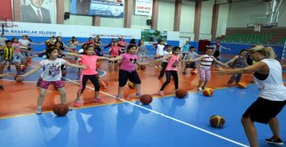 Basketbol Öğrenmek İsteyen Çocuklar Basketbol Kursuna Akın Etti