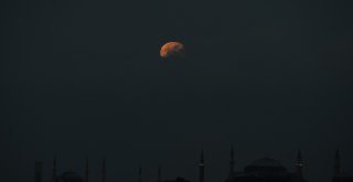 İstanbuldan Fotoğraflarla Kanlı Ay Tutulması