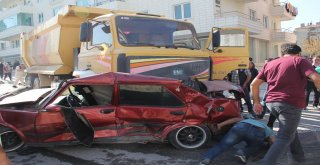 Freni Boşalan Kamyon Mahalleyi Savaş Alanına Çevirdi