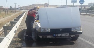 Hareket Halindeki Otomobil Alev Aldı