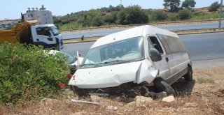 Karşı Şeride Geçen Minibüs İstinat Duvarına Çarparak Durabildi: 1 Yaralı