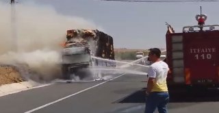 Saman Yüklü Tır Alev Alev Yandı