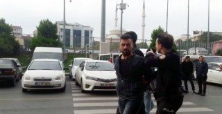 İstanbul Adliyesi Önünde Bıçaklı Kavga: 3 Yaralı