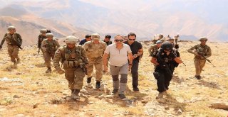 Vali Toprak, Üs Bölgesindeki Askerlerle Bayramlaştı