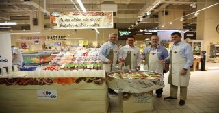 Ünlü Gurme Mehmet Yaşin Carrefoursada Aşure Dağıttı