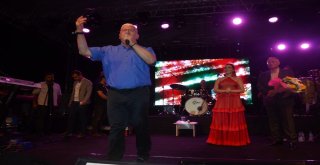 Belediye Başkanından Sanatçılara Taş Çıkartacak Performans