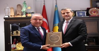 Başkan Böcek, ‘Yüksek Lisans Diplomasını Aldı