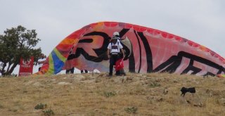 Mardinde 15 Temmuz Şehitlerini Paraşütle Atlayarak Andılar