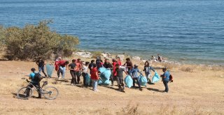 500 Gönüllüyle Van Gölü Sahilinde 5 Ton Çöp Toplandı