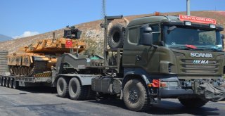 Suriye Sınırına Askeri Sevkiyat Sürüyor